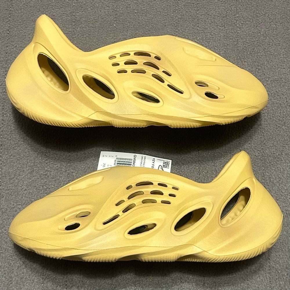 Adidas Yeezy Foam RNR Runner Desert Sand 2023 YZY Authentic GV6843 Size 7 New - Picture 3 of 10
